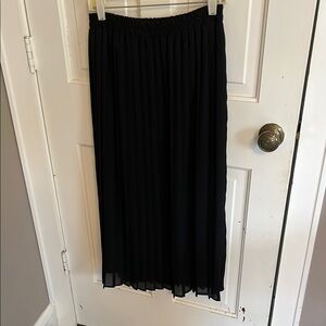 Elegant Black Pleated Skirt